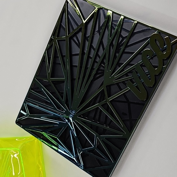 Urban Decay VICE 4 Eyeshadow Palette. 3D case matching fabric pouch & brush bag - Picture 6 of 12